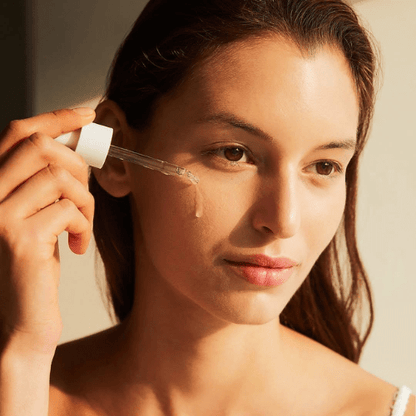 Clearglow Brightening Capsule Face Serum Product Image 02
