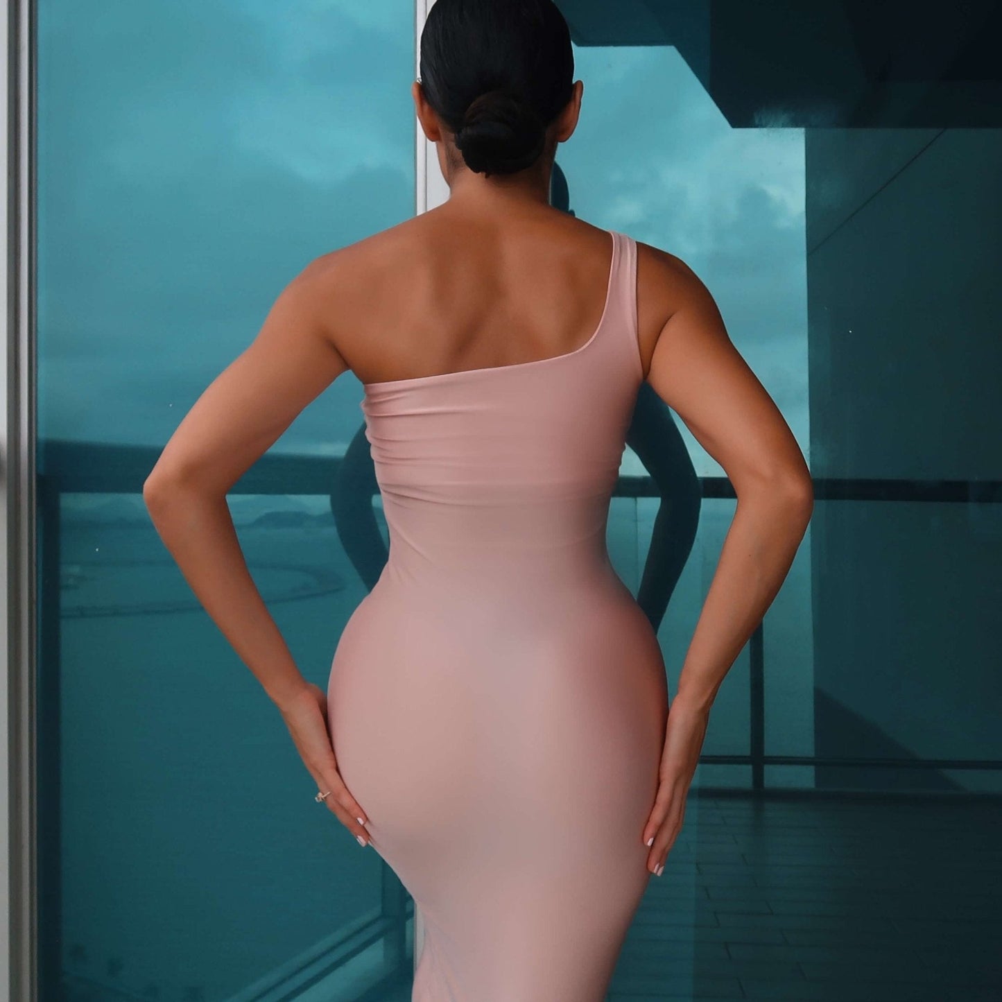 Essential 360 Mid Waist Shaping Thong Product Image 03