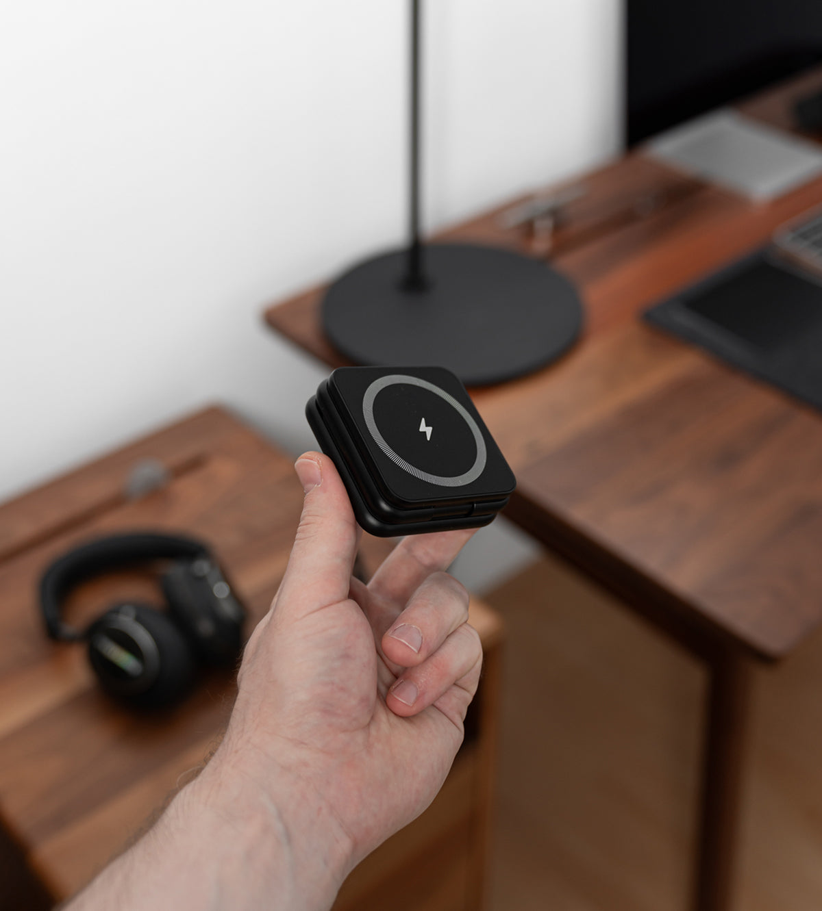 Novacharge Magnetic Wireless Charging Stand Product Image 04