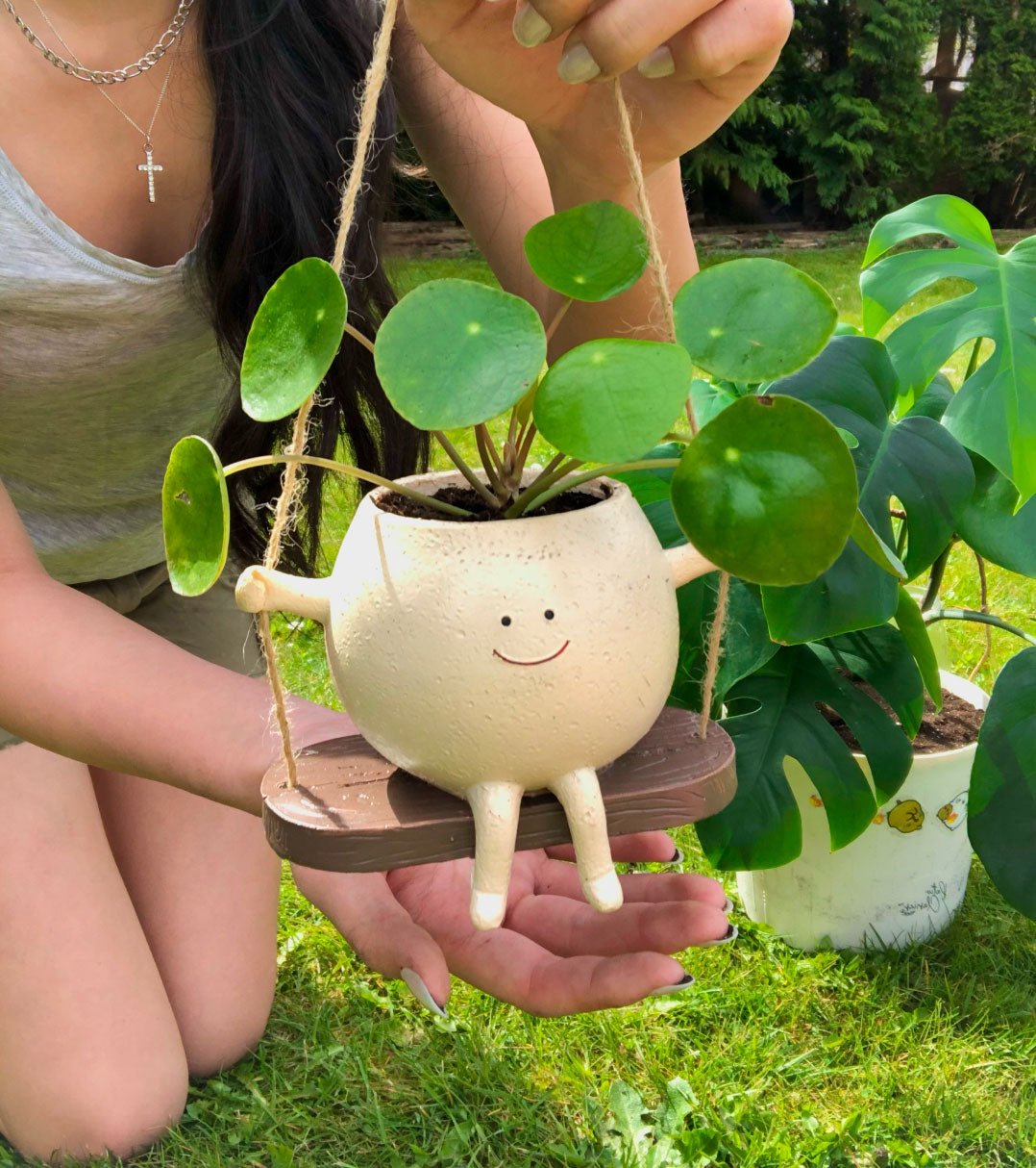 Sunny Smile Hanging Planter Resin Pot Product Image 05